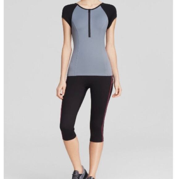 Spanx Black&Gray Active Cap Sleeve Exercise Top Sz.M - Picture 1 of 14